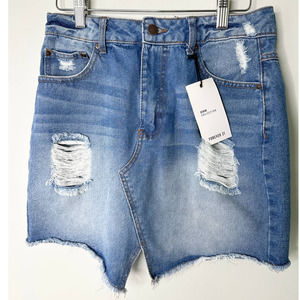 Forever 21 SKIRT. NEW Distressed Blue Denim Skirt Sz 27 Asymetrical Hem